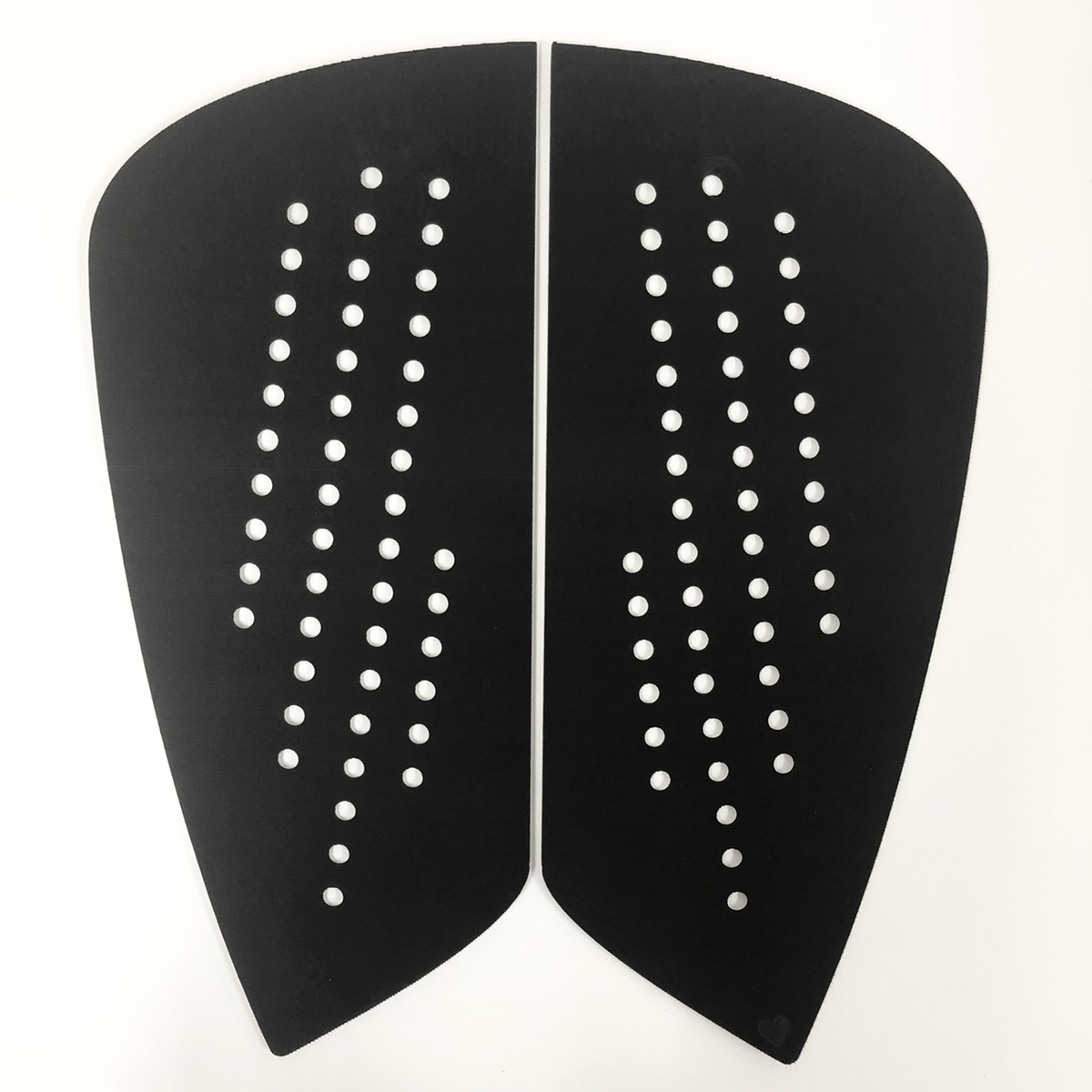 BLACK HEART / 2 piece FISH DECK PAD / デッキパッド BLACK ブラック サーフィン WAX 滑り止め ソフトボード