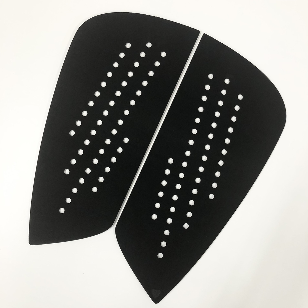 BLACK HEART / 2 piece FISH DECK PAD / デッキパッド BLACK ブラック サーフィン WAX 滑り止め ソフトボード