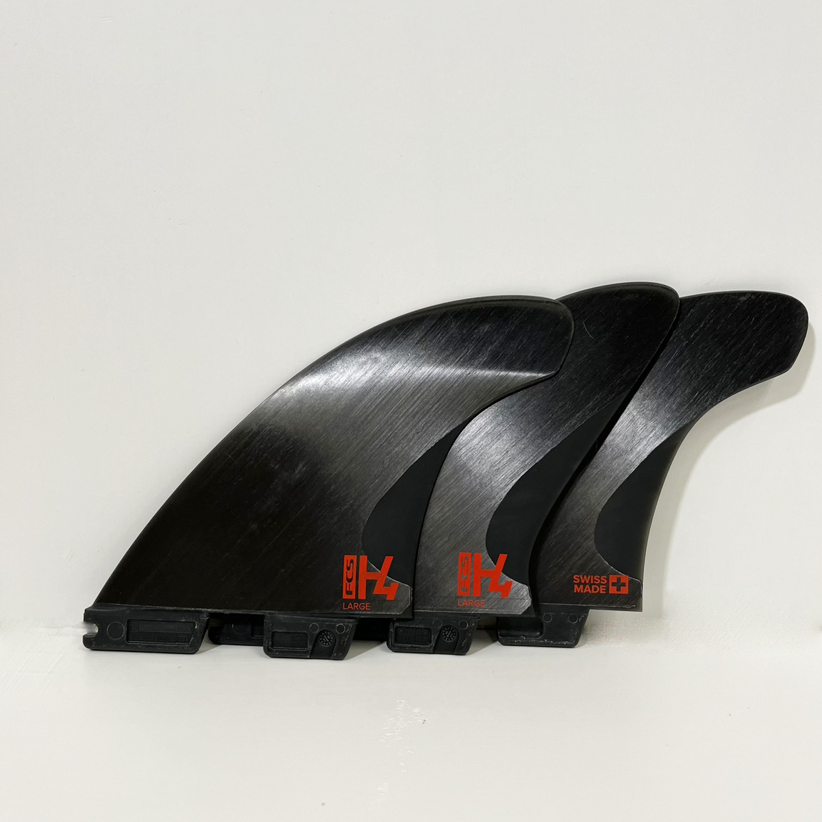 【USED FIN】H4 TRI FINS トライフィン ショートボード用フィン 3本セット スイス製 CARBON SMOKE LARGE 中古フィン