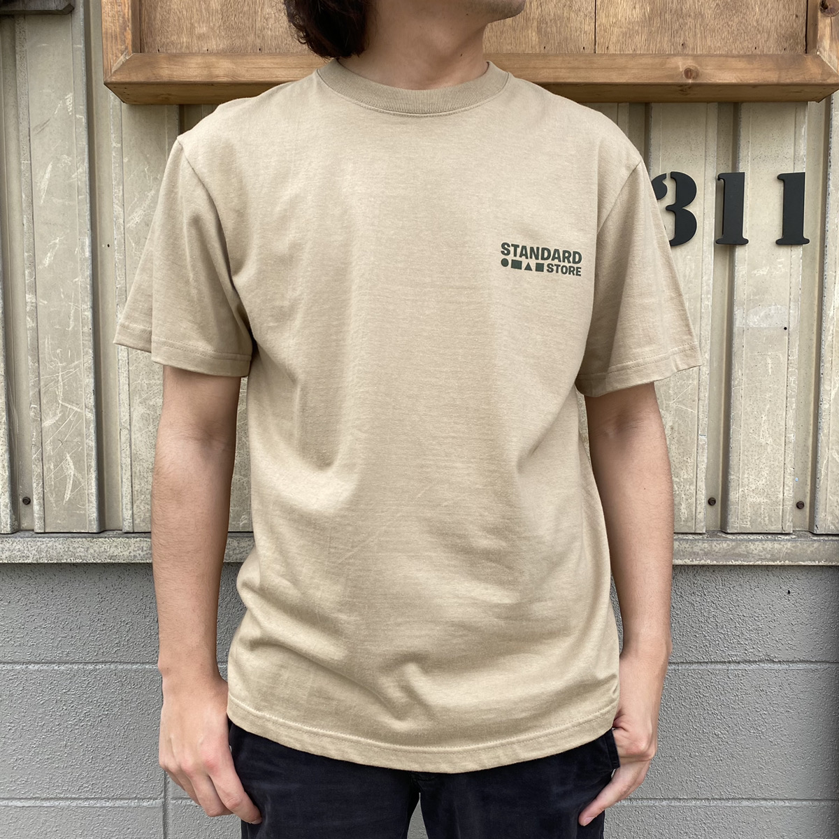 STANDARD STORE × ANDY DAVIS ORIGINAL T-SHIRT（LOGO）SAND KHAKI