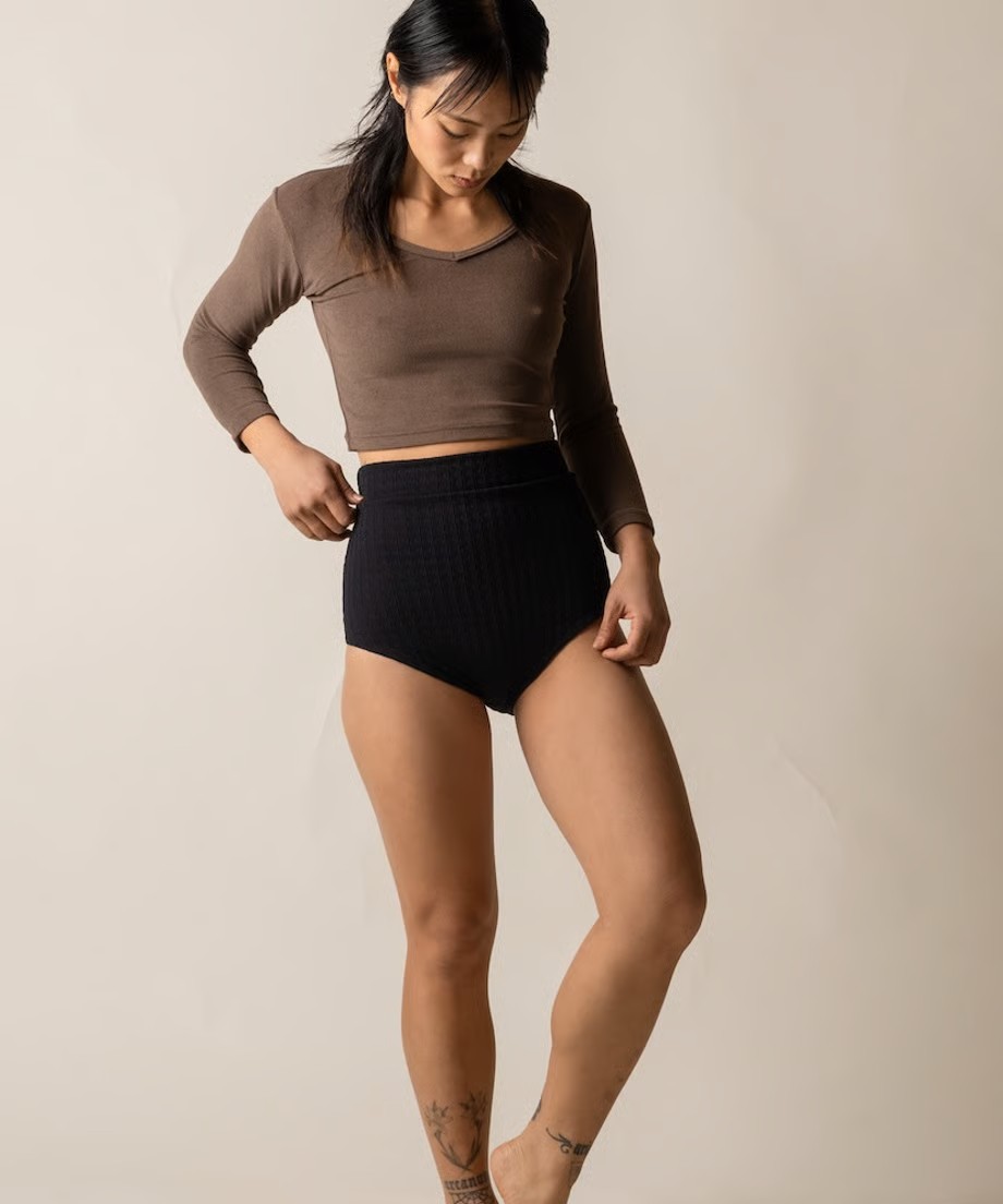 Alam / Sepia rash guard