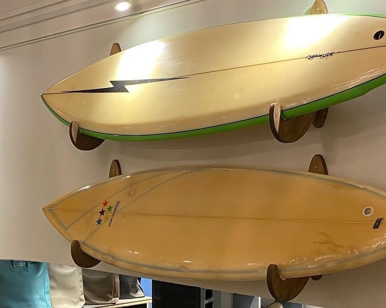 【USED】ライフサーブ 壁掛けサーフボードラック マルティプリータイプ Boad Rack ビス止めタイプ サーフィン サーフボード ディスプレイ ウッド 木製 日本製 3カラー