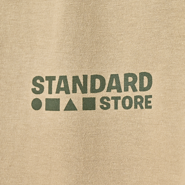 STANDARD STORE × ANDY DAVIS ORIGINAL T-SHIRT（LOGO）SAND KHAKI